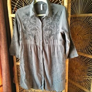 MONORENO Embroidered Button Down Tunic Top Gray Lg